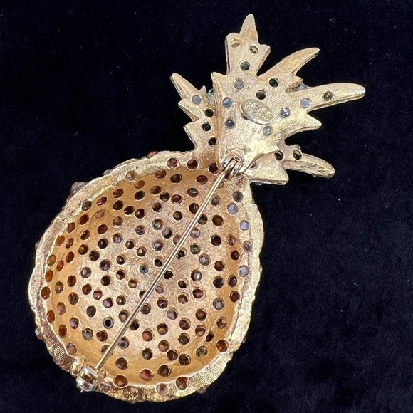 Weiss Pineapple Brooch - Picture 4 of 4